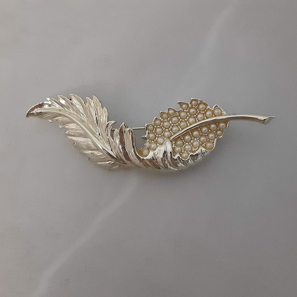 Vintage Feather Faux Pearl Brooch